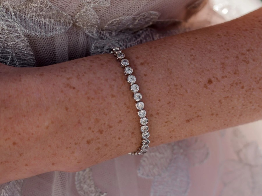 The White Collection Lily - Classic Round Crystal Bridal Bracelet Silver