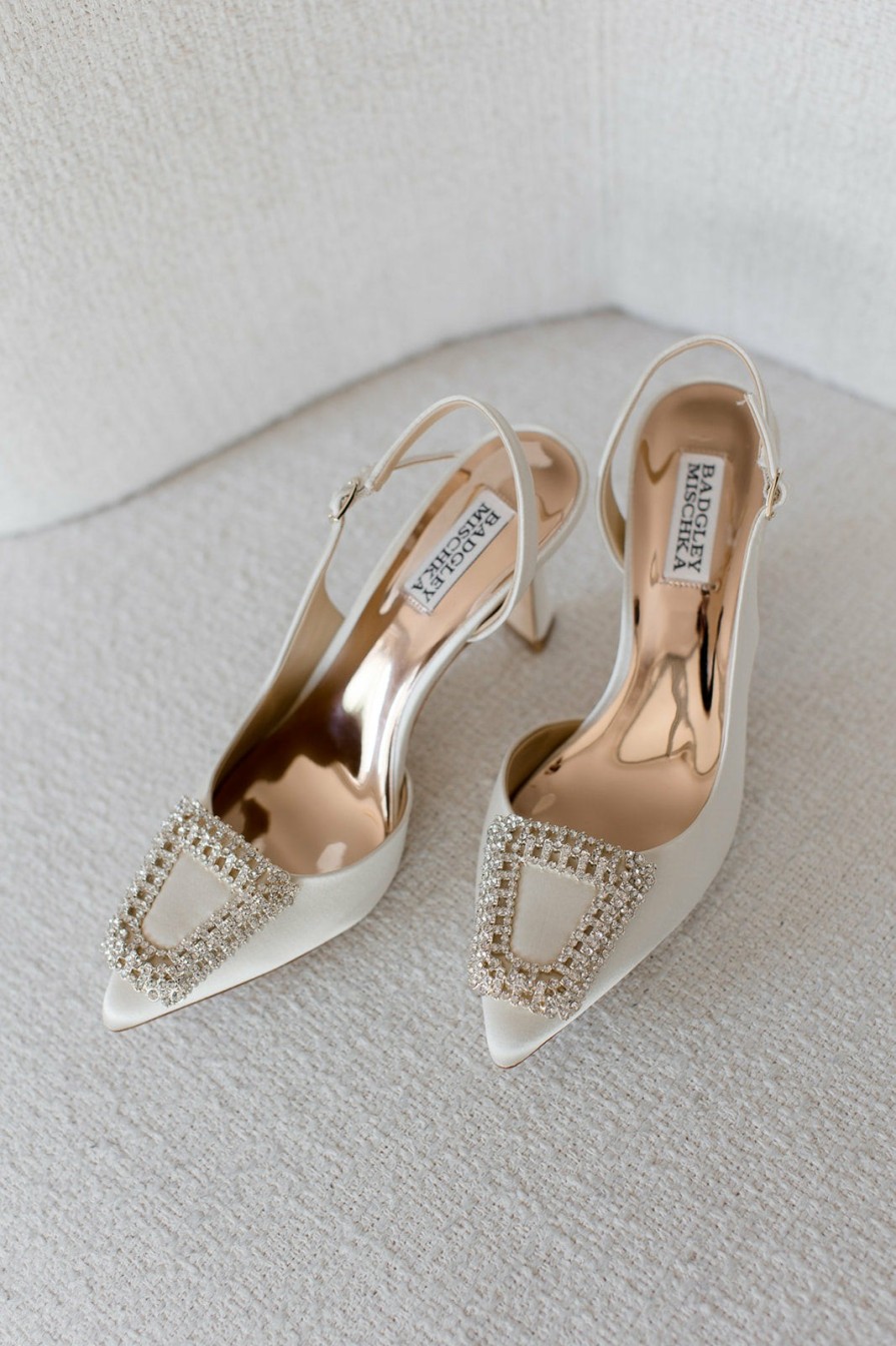 Badgley Mischka Enida - Pointed Toe Stiletto Slingback With Crystal Buckle - Ivory Ivory